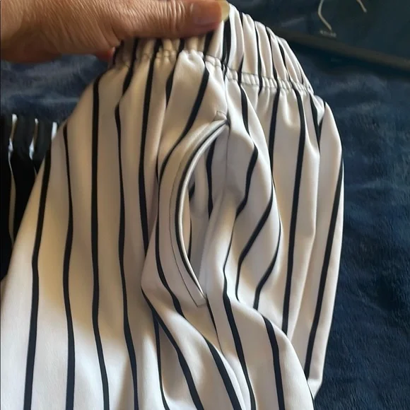 Shosho Black and White Sweatpants with Split-Color Design - Picture 3 of 5